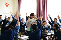 专操嫩B女人君谊中学“新初中”